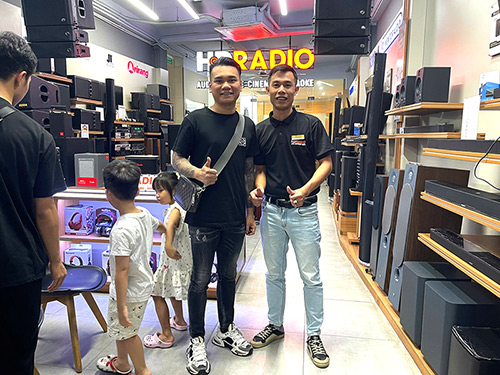 Ca sĩ Khắc Việt chọn Mua Loa Tại HDRadio